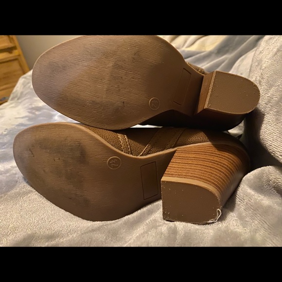 Brown booties - Picture 3 of 3